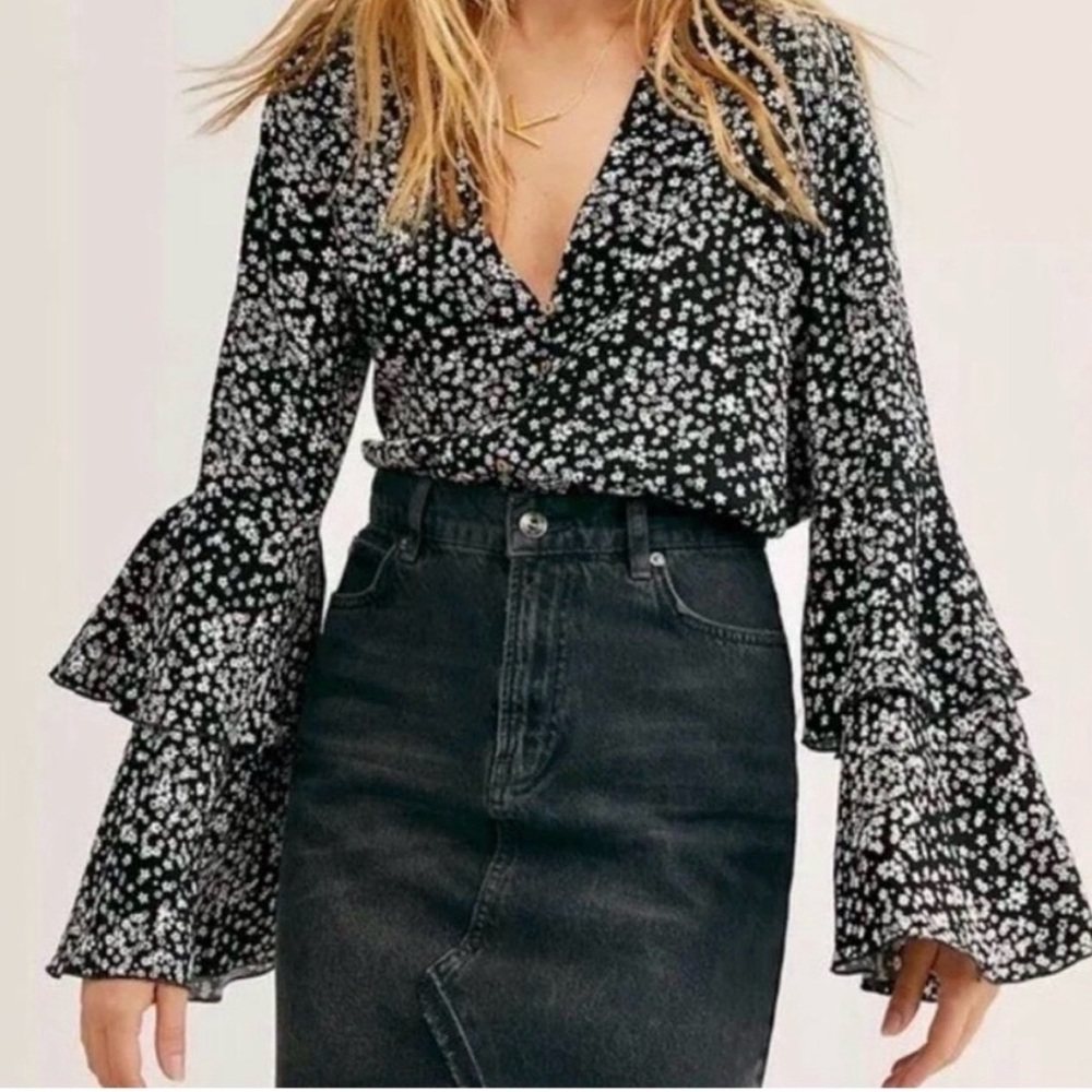 Free People Bodysuit Black She's Ditsy Flora Bell Sleeves Drapey Flowy Small